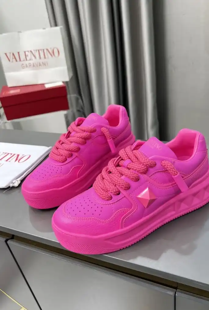 hype Valentino Sneakers