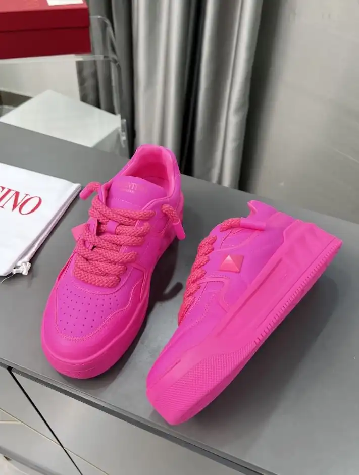 hype Valentino Sneakers