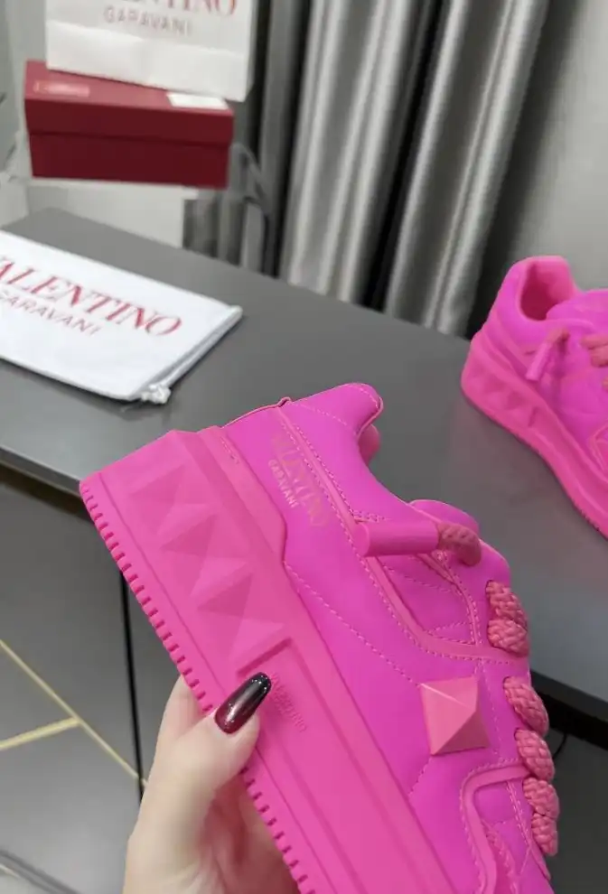 hype Valentino Sneakers