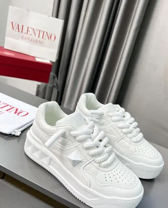 hype Valentino Sneakers