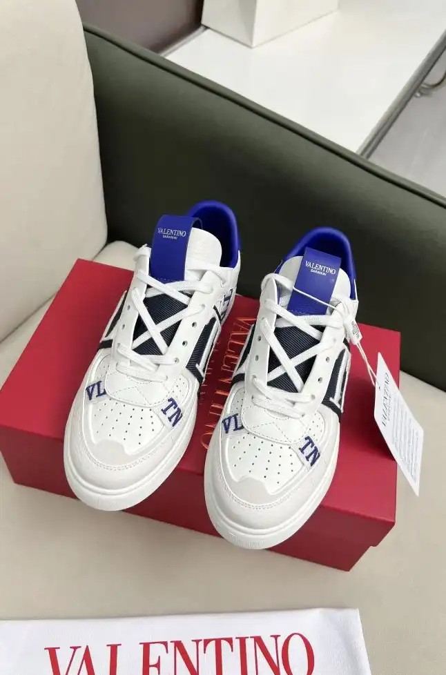 hype Valentino Sneakers