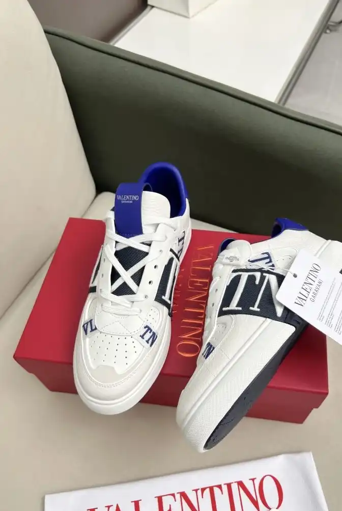 hype Valentino Sneakers