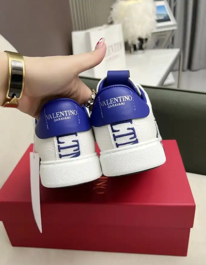 hype Valentino Sneakers