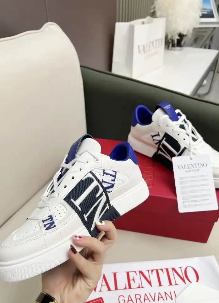 hype Valentino Sneakers