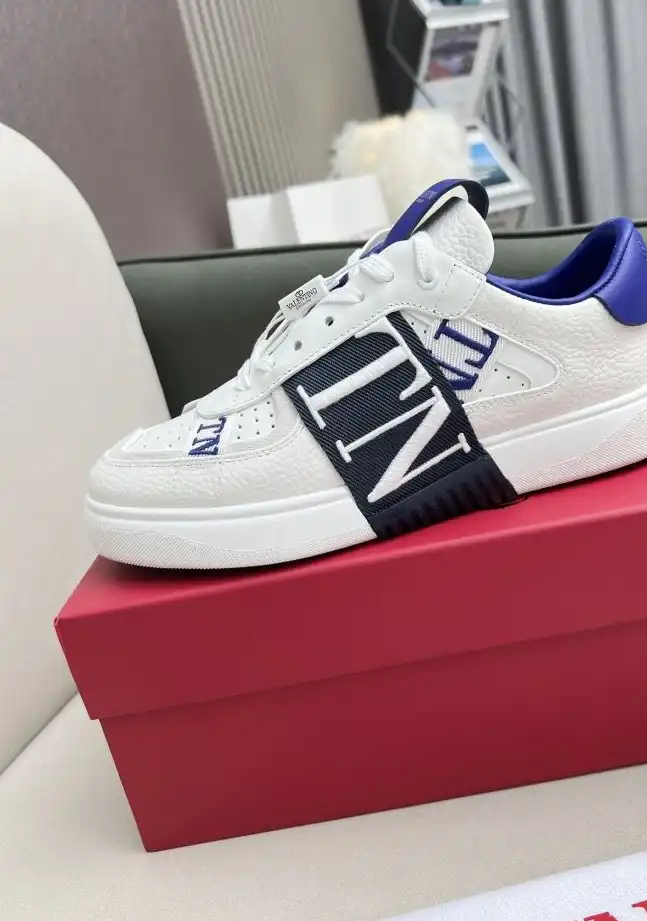 hype Valentino Sneakers