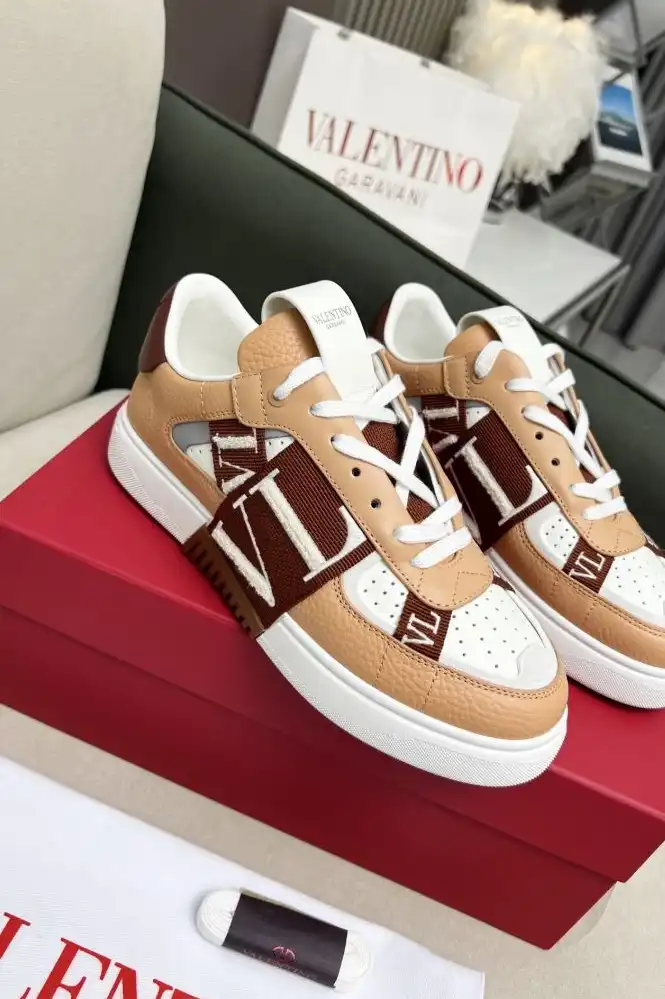 hype Valentino Sneakers