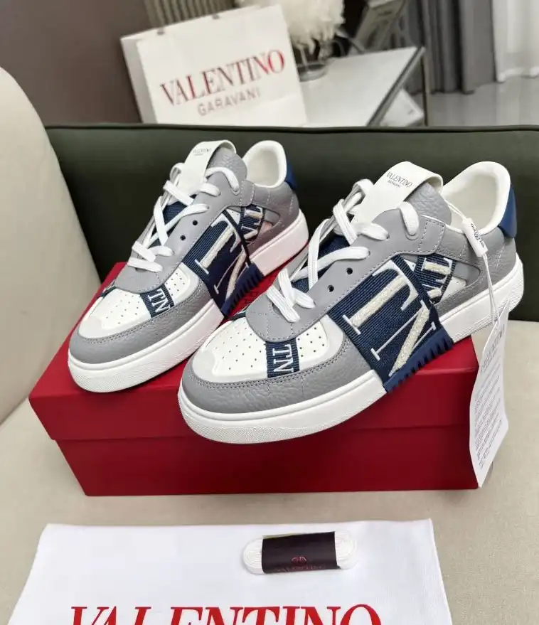 hype Valentino Sneakers