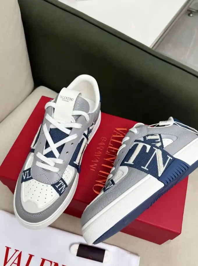 hype Valentino Sneakers