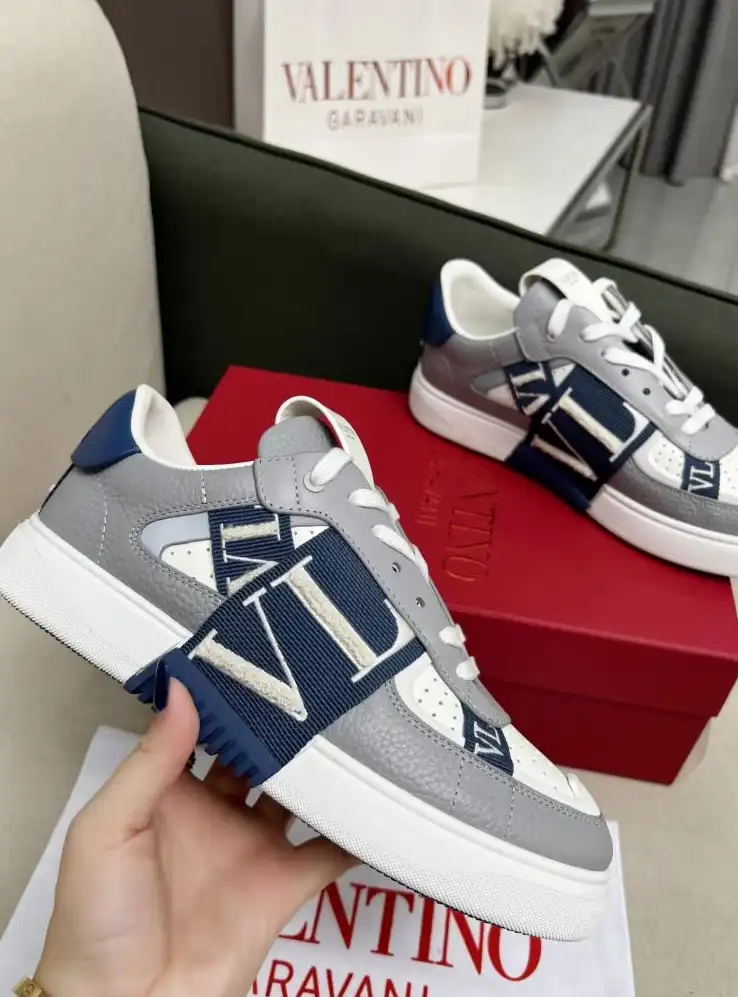 hype Valentino Sneakers