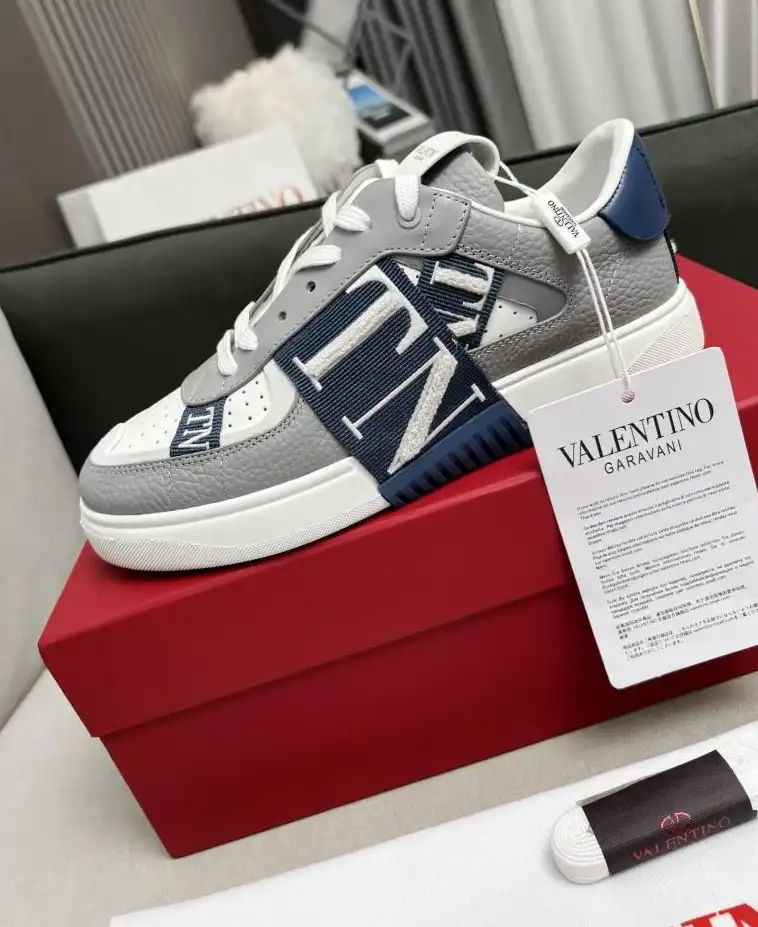 hype Valentino Sneakers