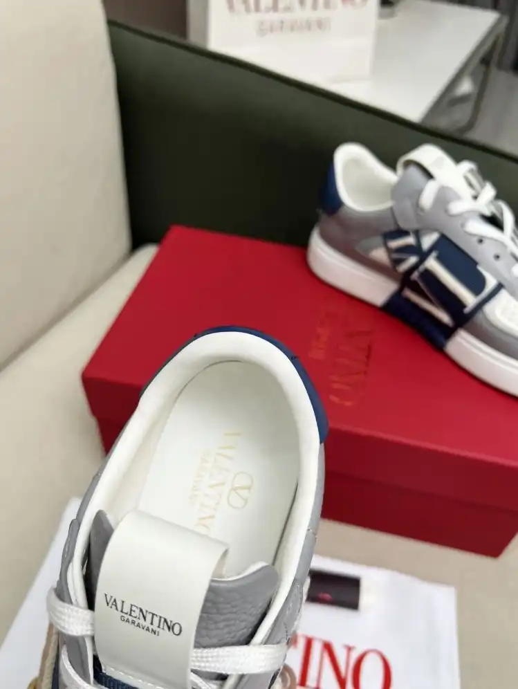 hype Valentino Sneakers