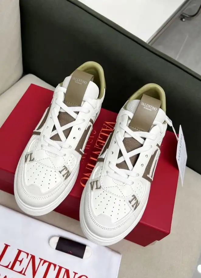 hype Valentino Sneakers