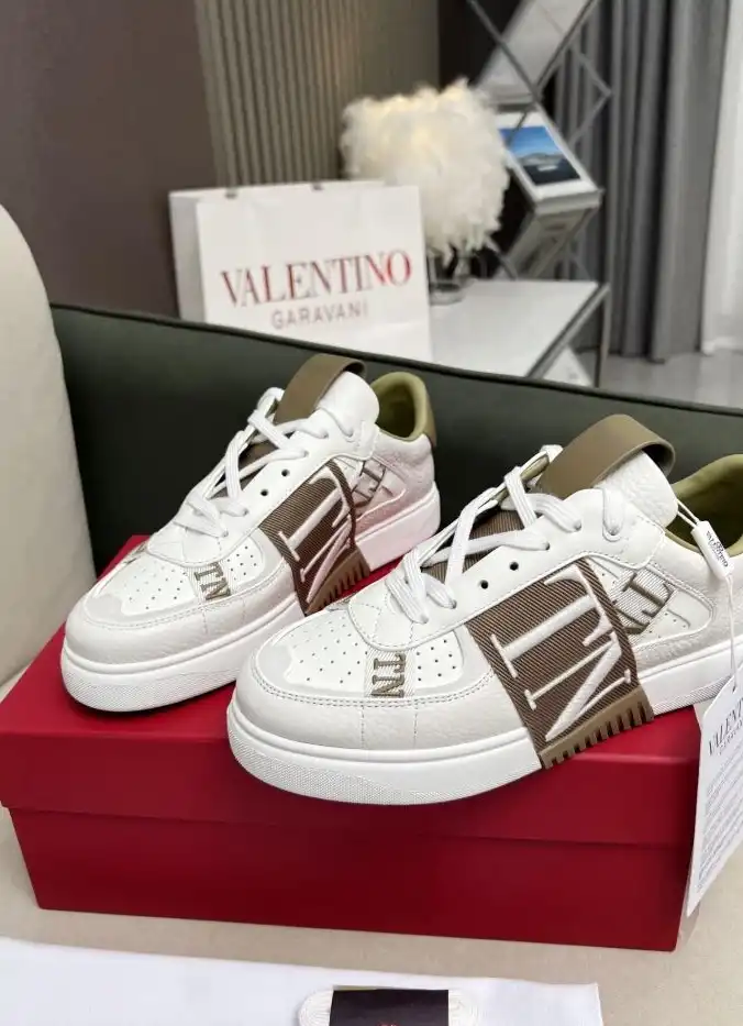 hype Valentino Sneakers