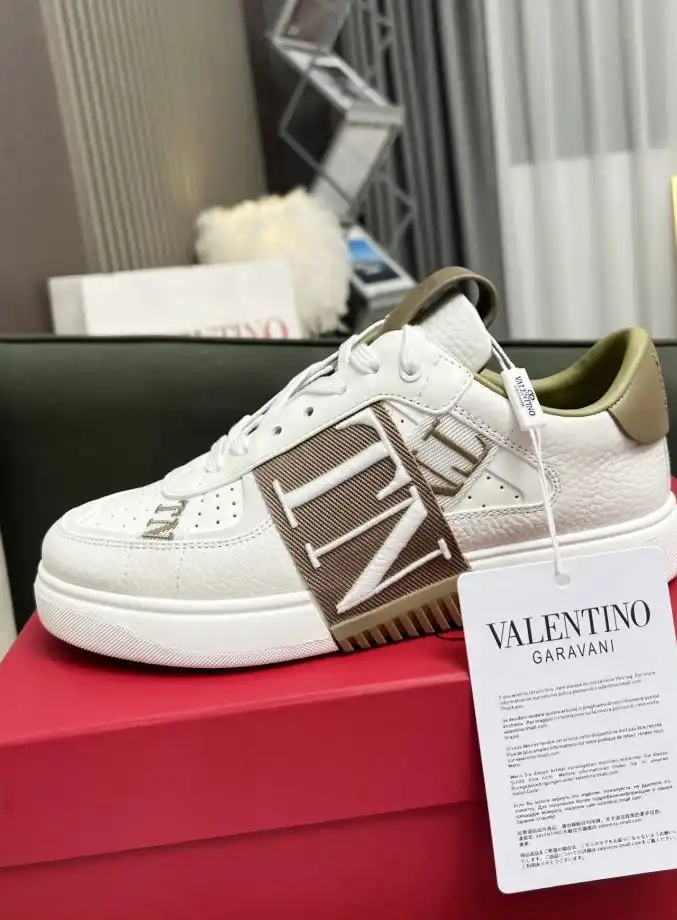 hype Valentino Sneakers