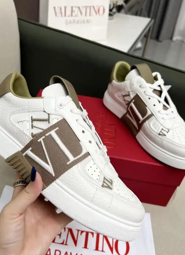 hype Valentino Sneakers