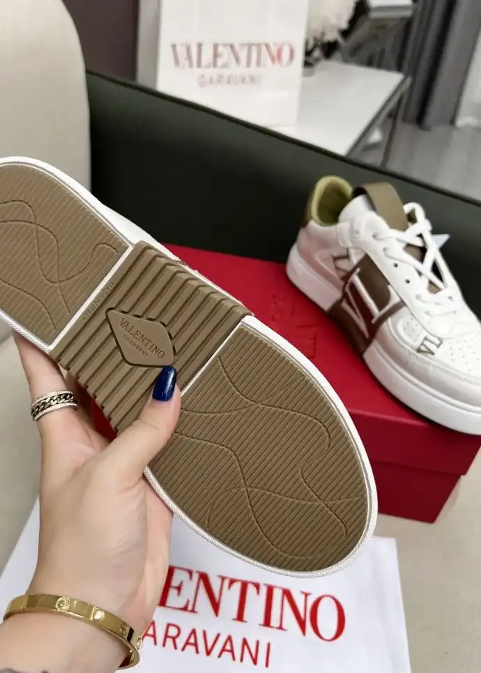 hype Valentino Sneakers