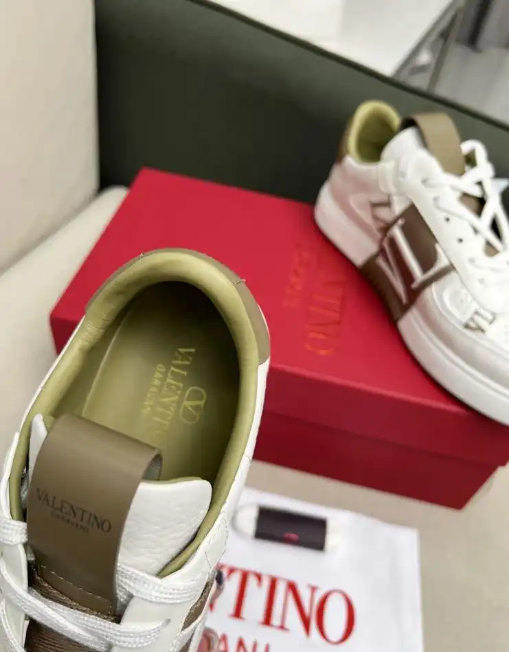 hype Valentino Sneakers