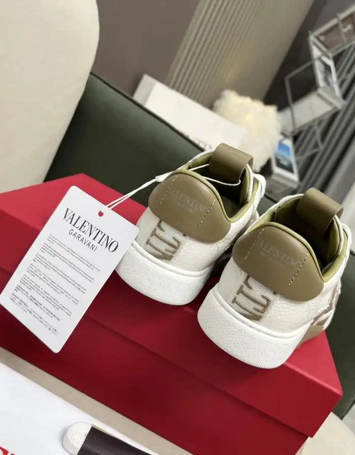 hype Valentino Sneakers