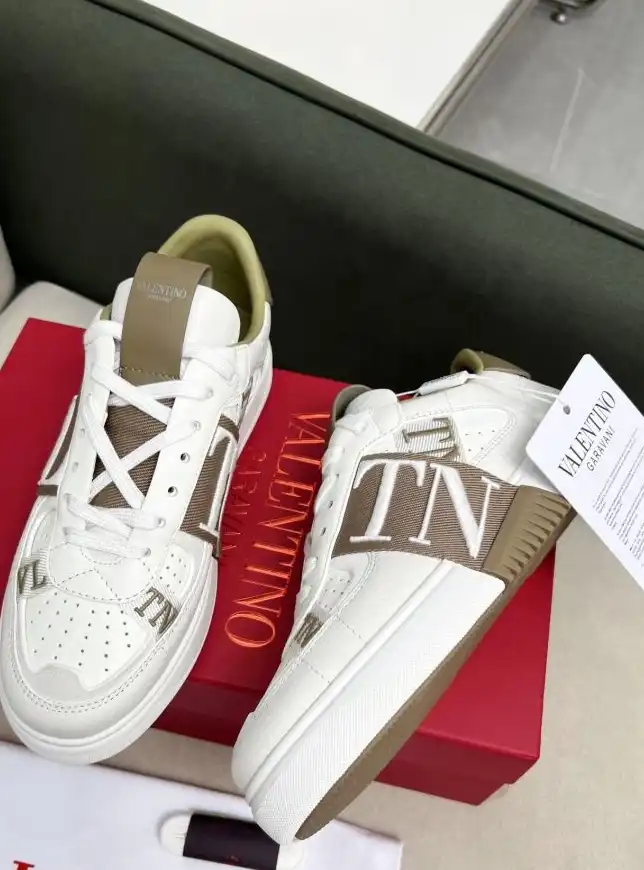 hype Valentino Sneakers