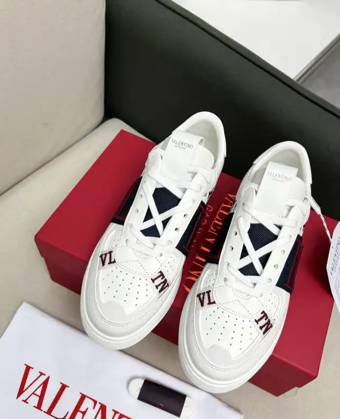 hype Valentino Sneakers