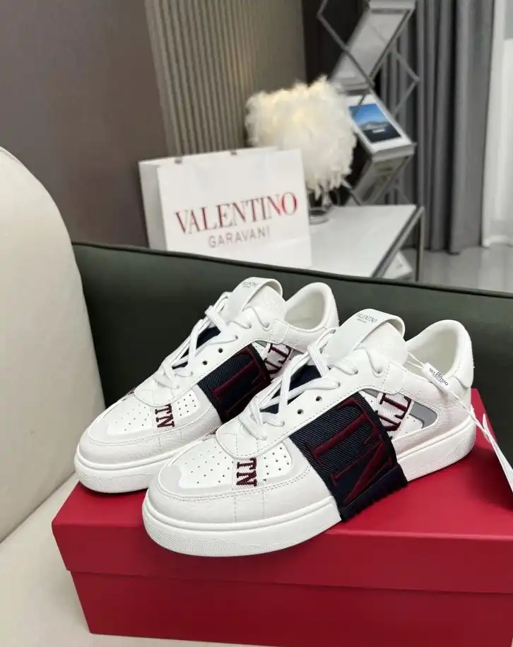 hype Valentino Sneakers