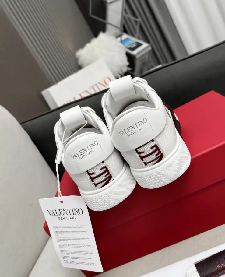 hype Valentino Sneakers