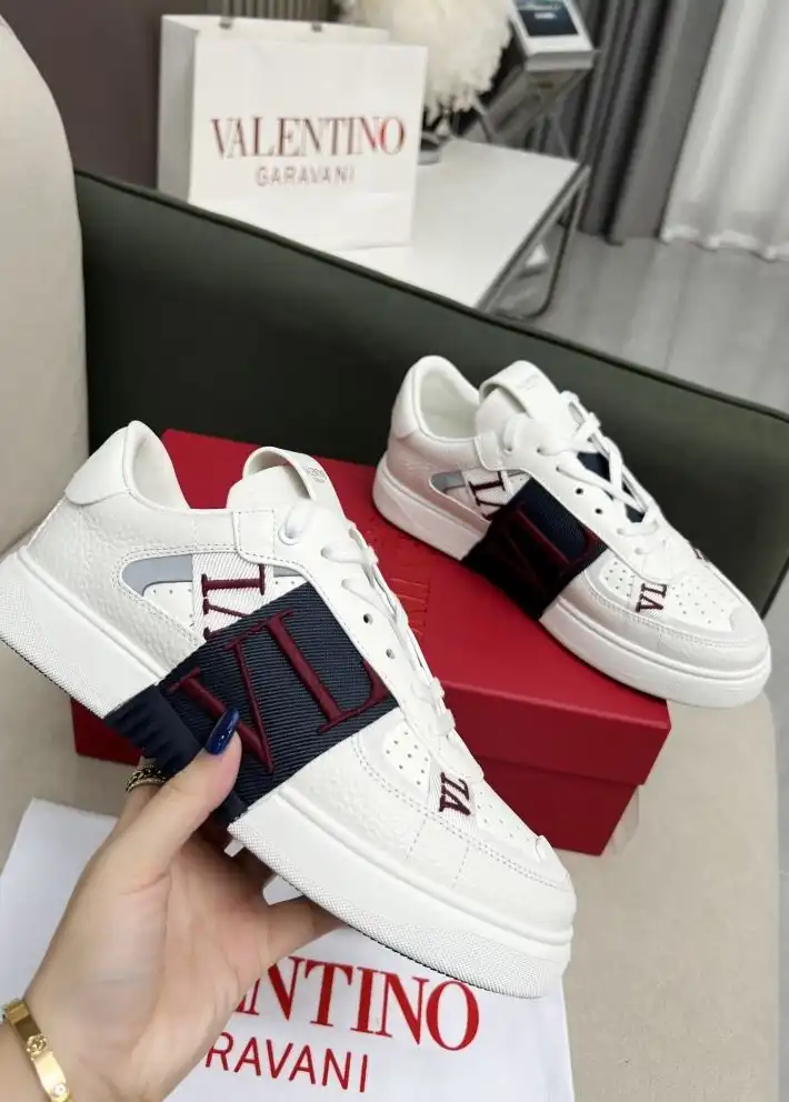 hype Valentino Sneakers