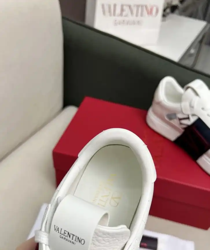 hype Valentino Sneakers