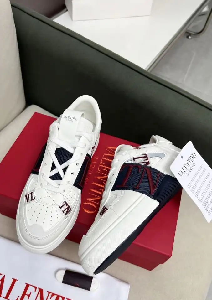 hype Valentino Sneakers