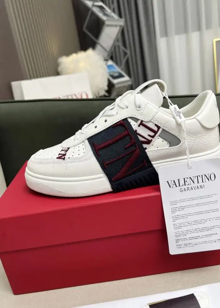 hype Valentino Sneakers