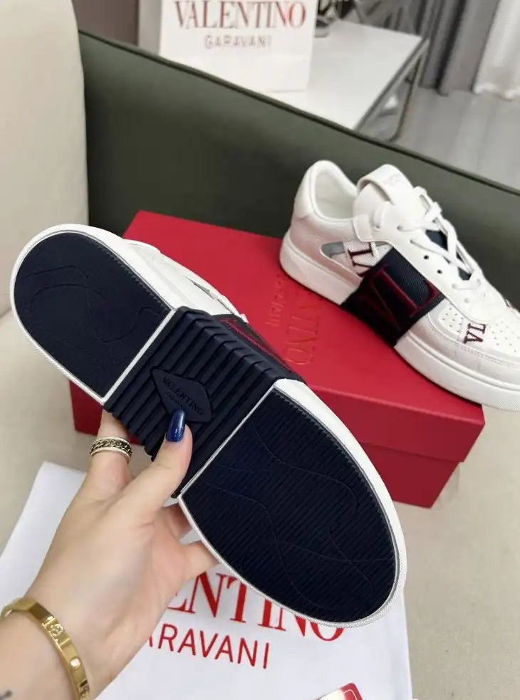 hype Valentino Sneakers