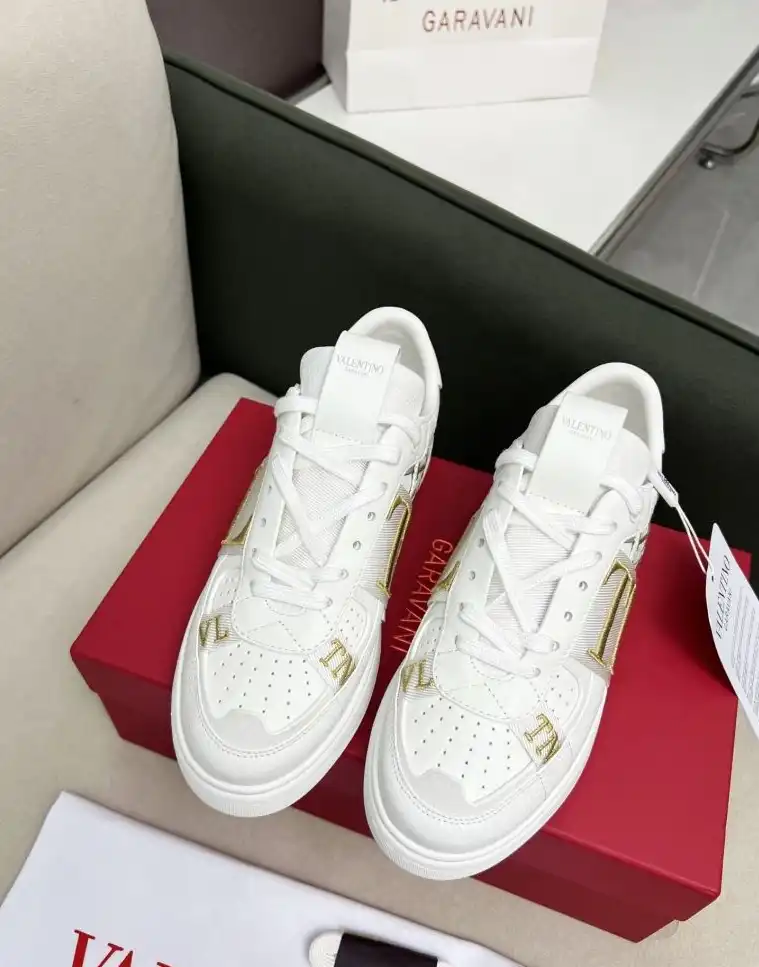 hype Valentino Sneakers