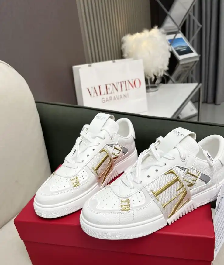 hype Valentino Sneakers