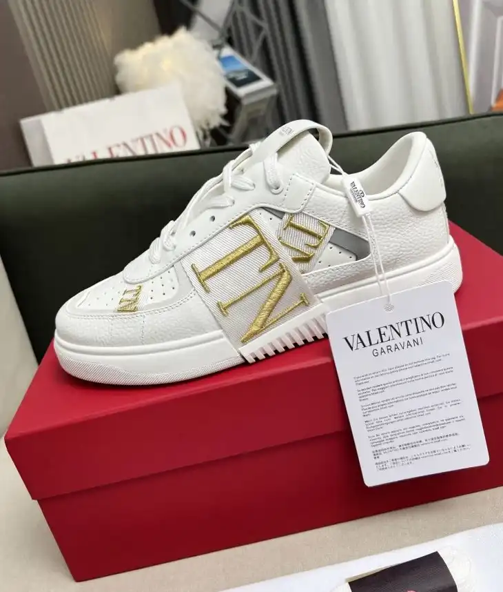 hype Valentino Sneakers