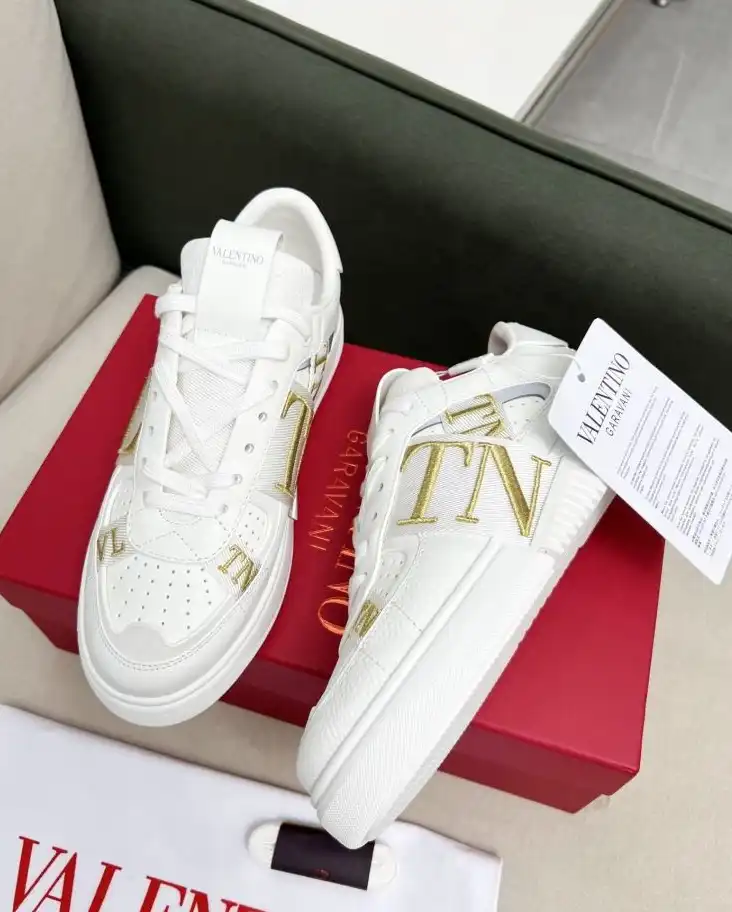 hype Valentino Sneakers