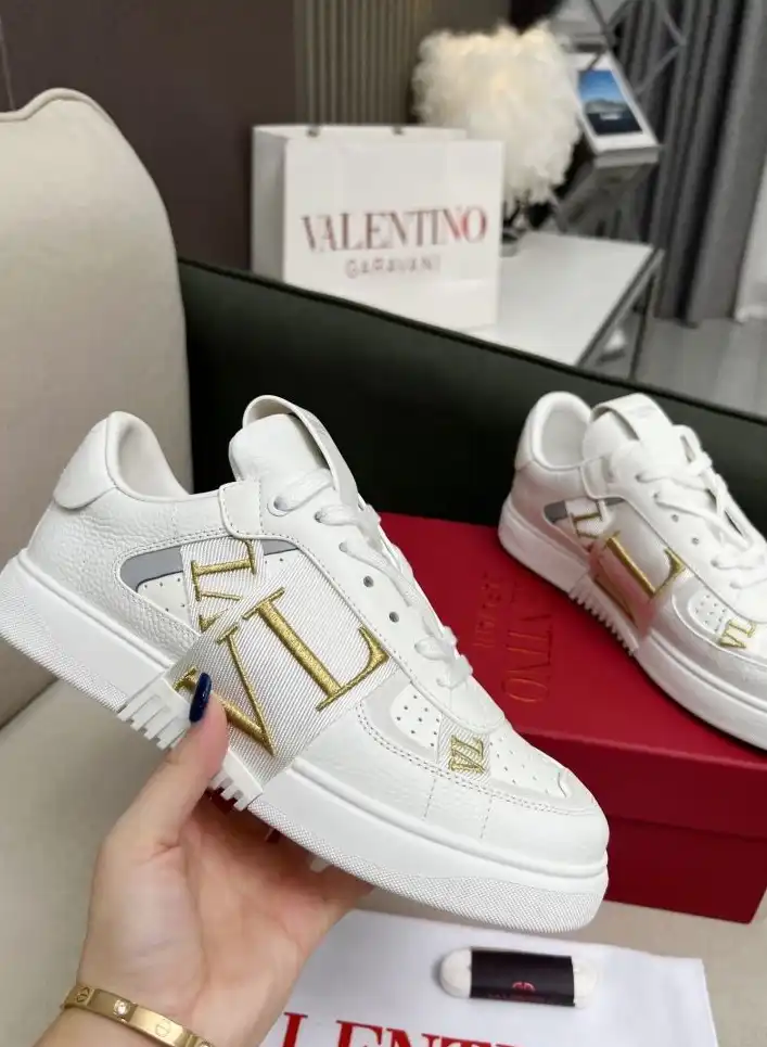 hype Valentino Sneakers