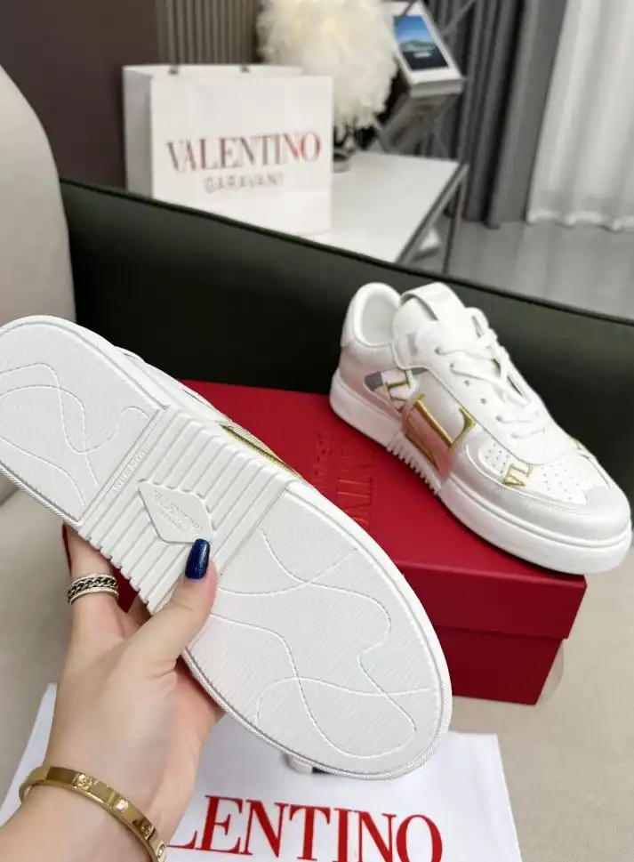 hype Valentino Sneakers