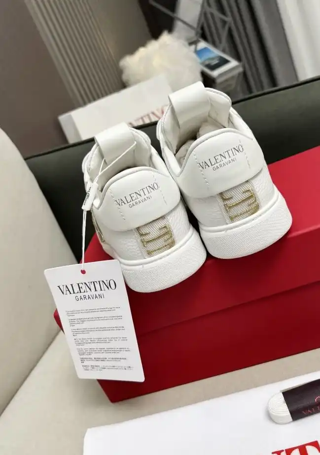 hype Valentino Sneakers