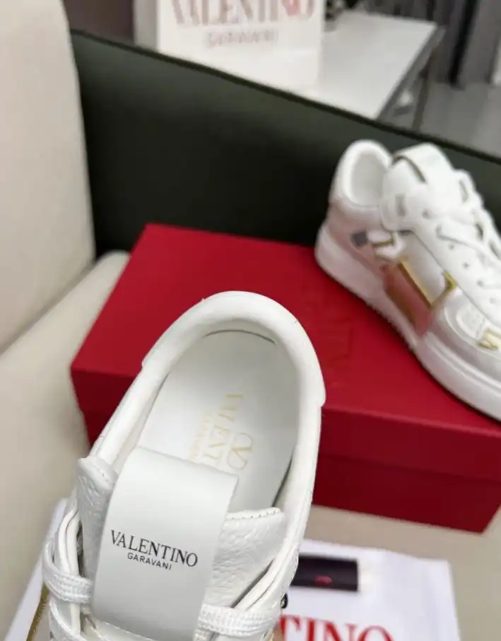 hype Valentino Sneakers