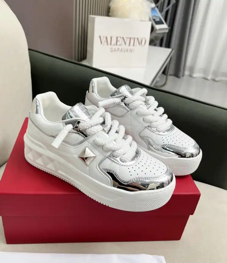 hype Valentino Sneakers