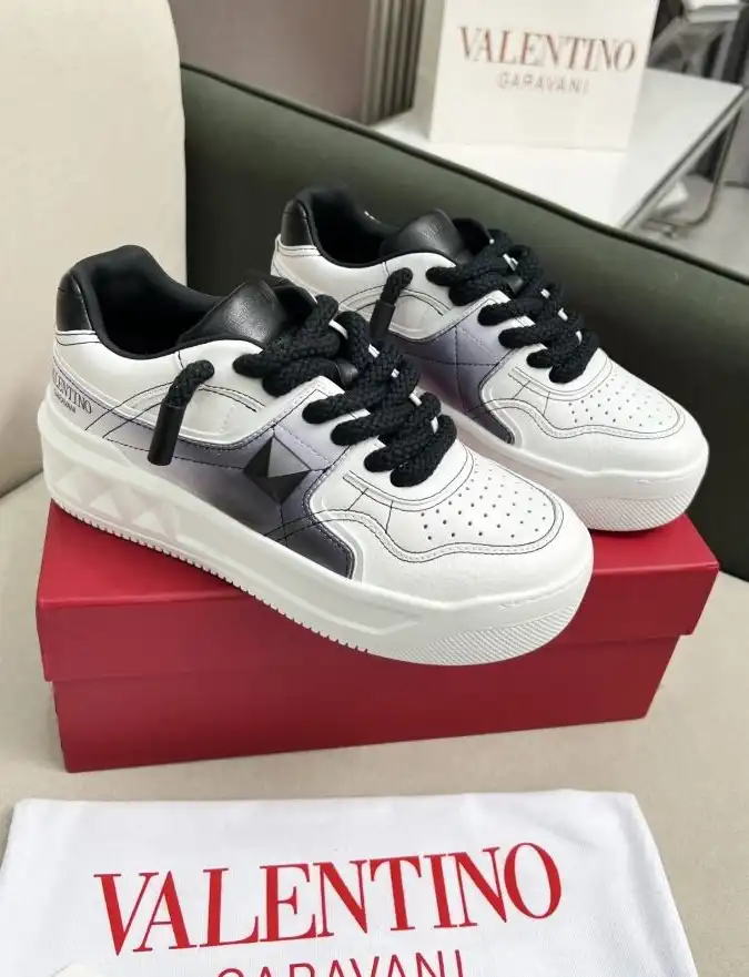 hype Valentino Sneakers