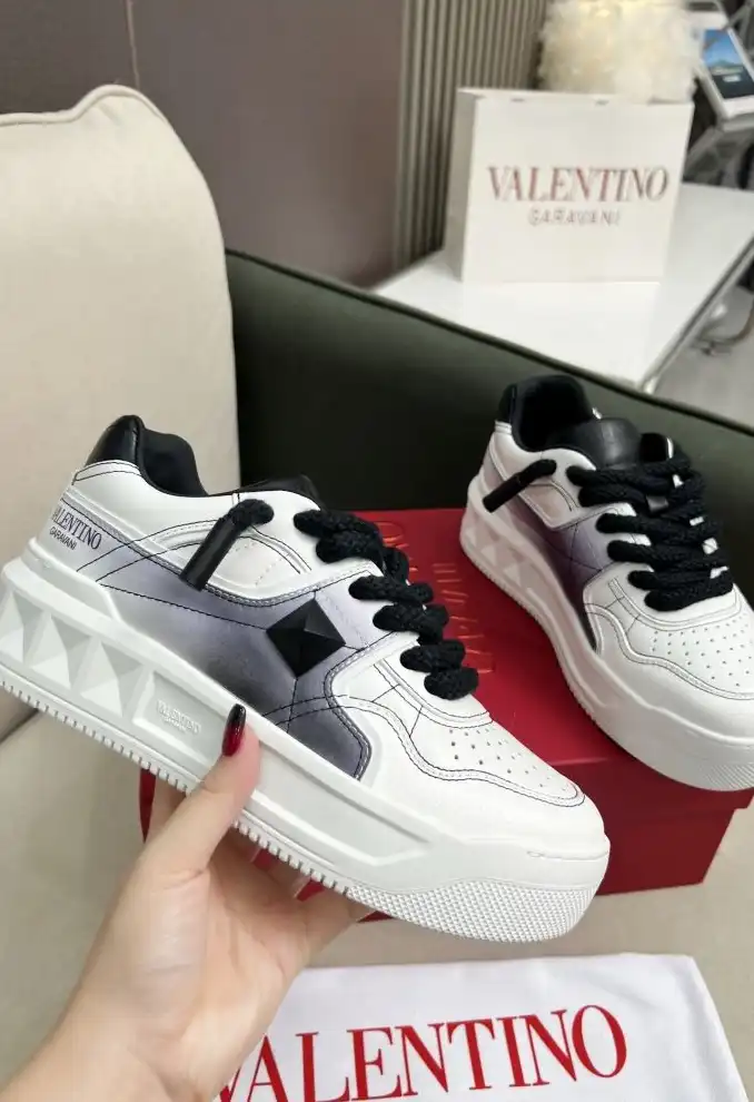 hype Valentino Sneakers