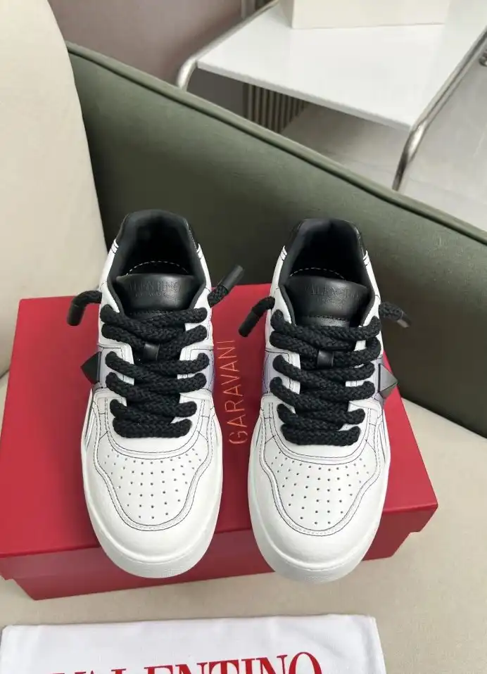 hype Valentino Sneakers