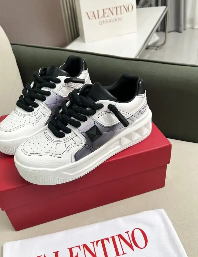 hype Valentino Sneakers