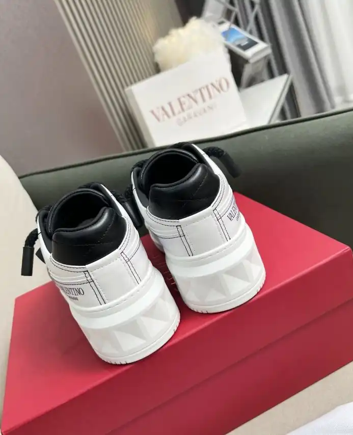 hype Valentino Sneakers