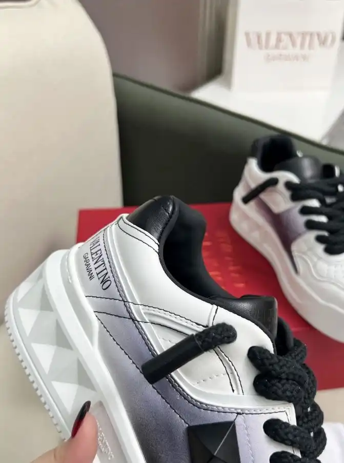 hype Valentino Sneakers