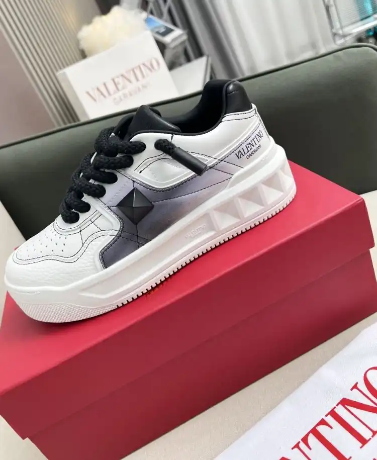 hype Valentino Sneakers