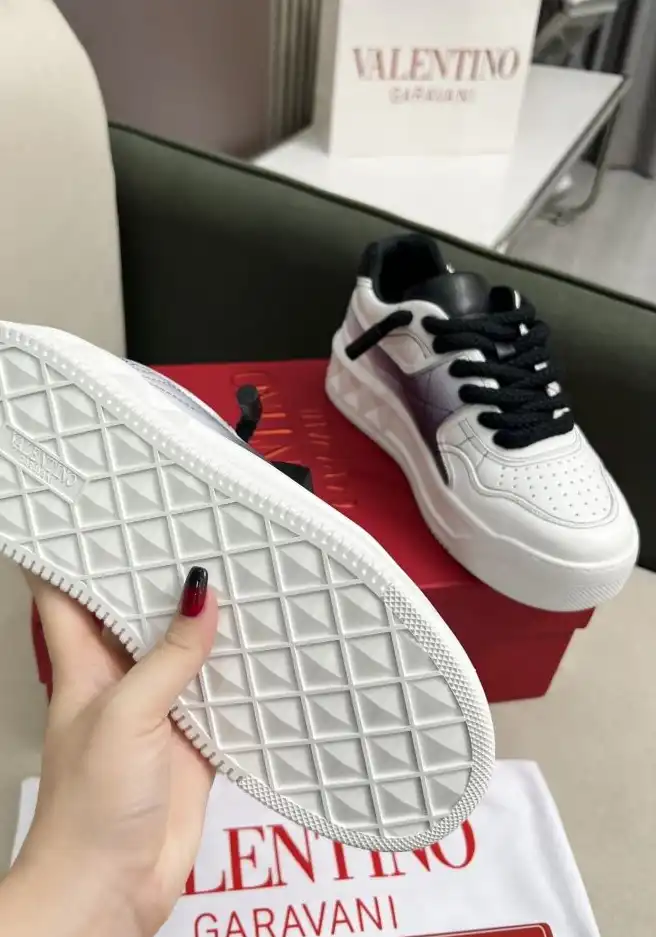 hype Valentino Sneakers