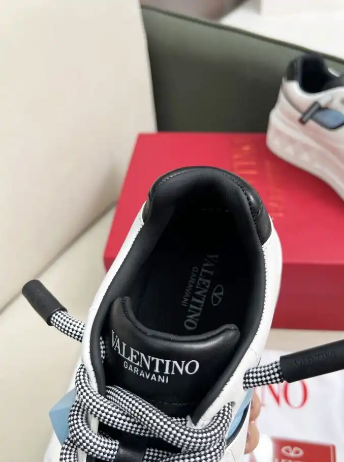 hype Valentino Sneakers