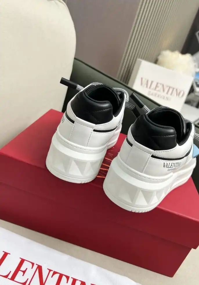 hype Valentino Sneakers